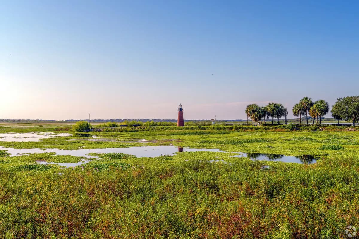 Scenic view of Lake Tohopekaliga in Kissimmee, Florida