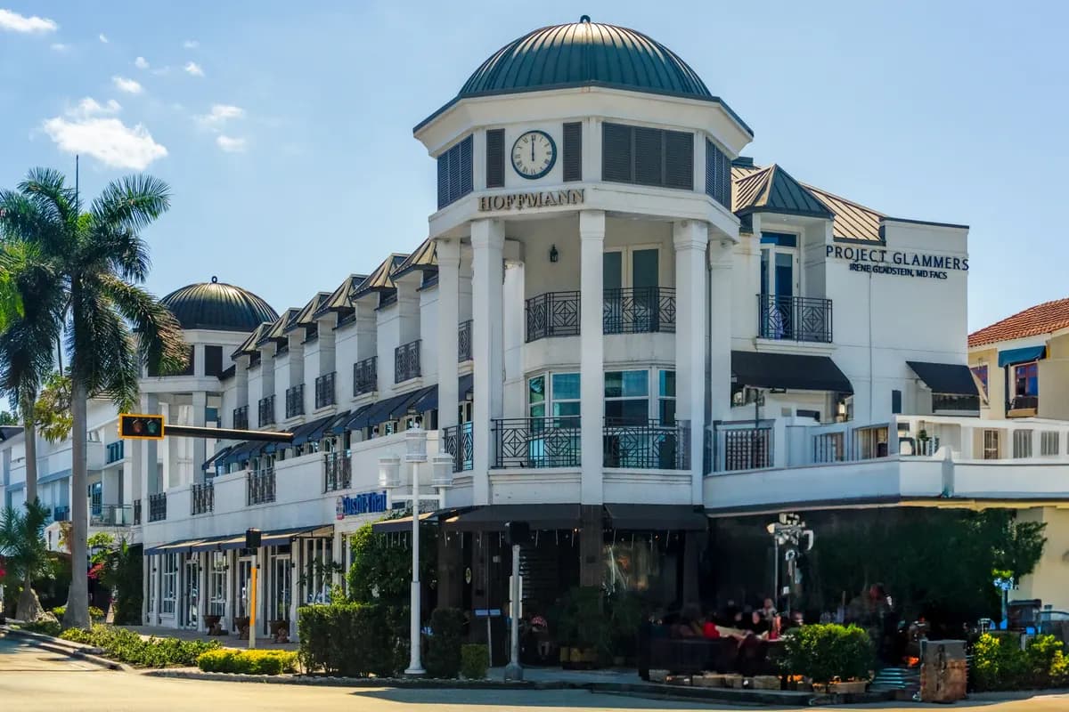 Palm-lined architecture in Naples, Florida