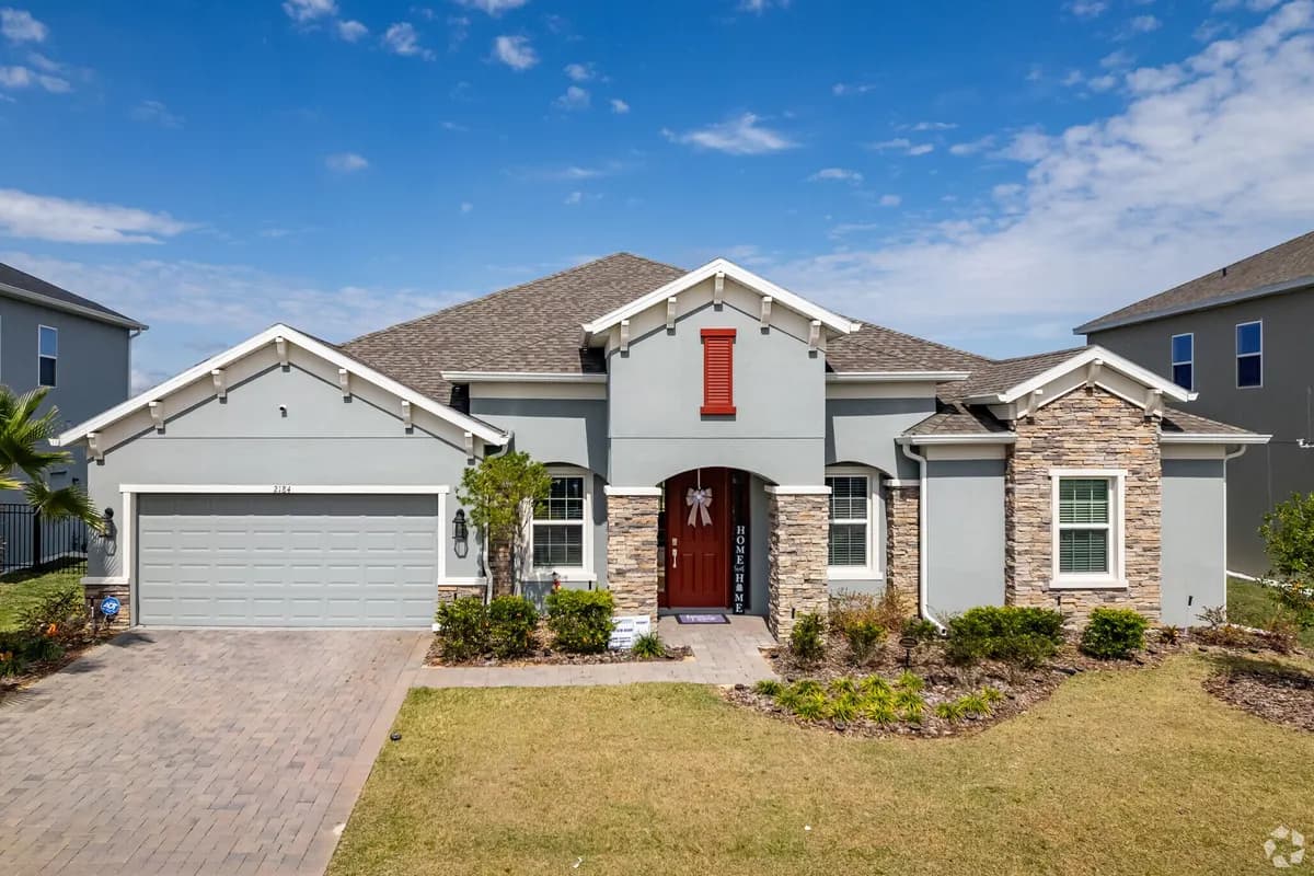 Contemporary craftsman home in Minneola, Florida