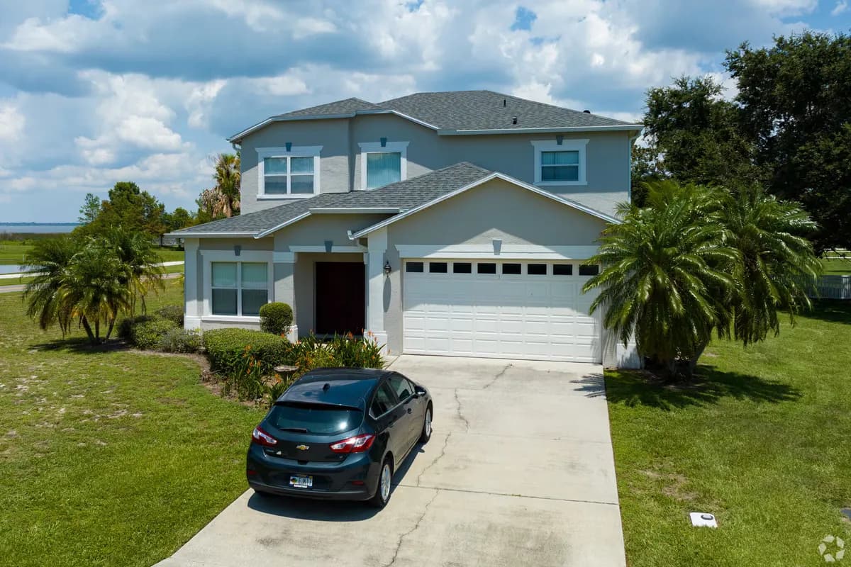 Large contemporary style homes on the state streets in St. Cloud, Florida
