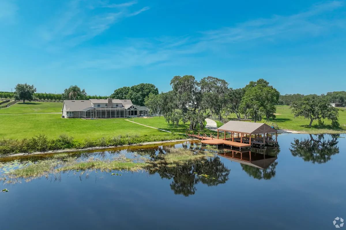 Waterfront homes in Groveland, Florida