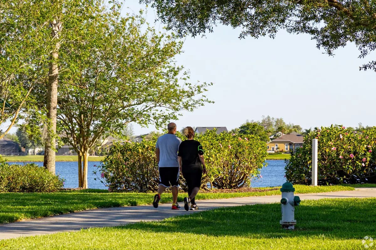 Walking paths in Lee Vista, Orlando
