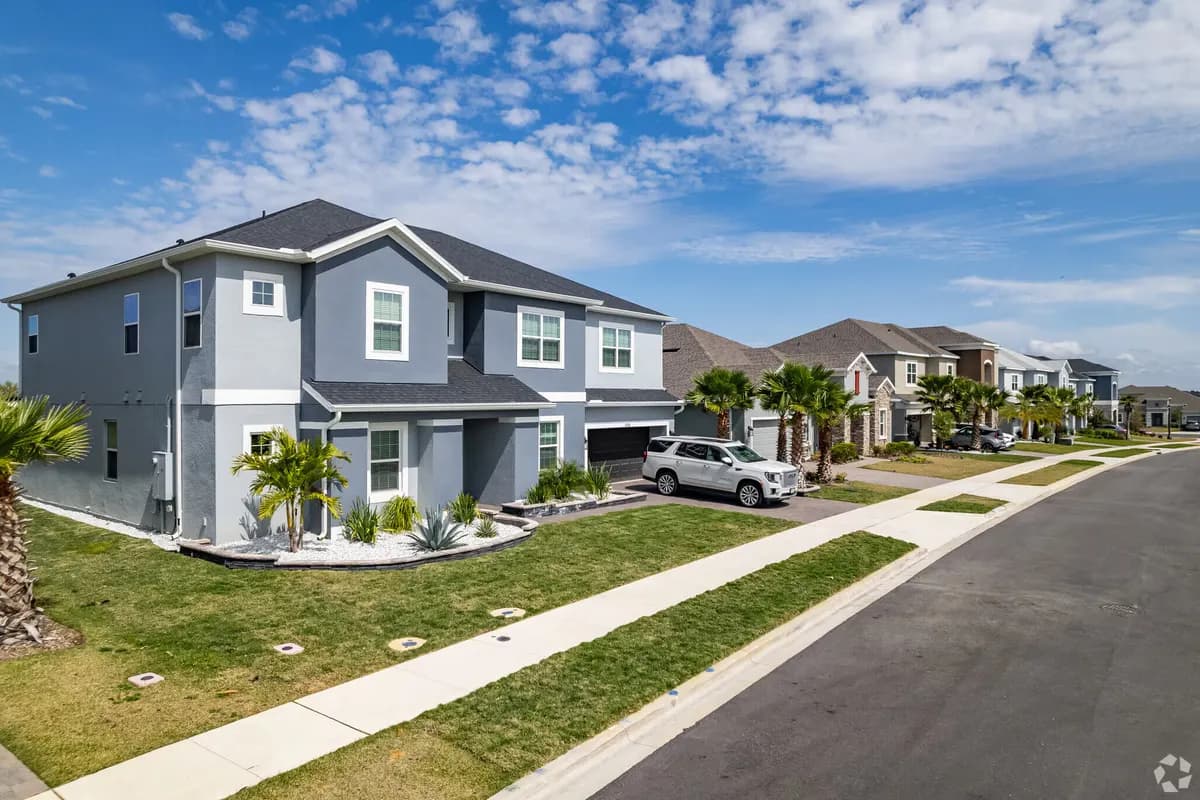 Two story craftsman style home in Minneola, Florida