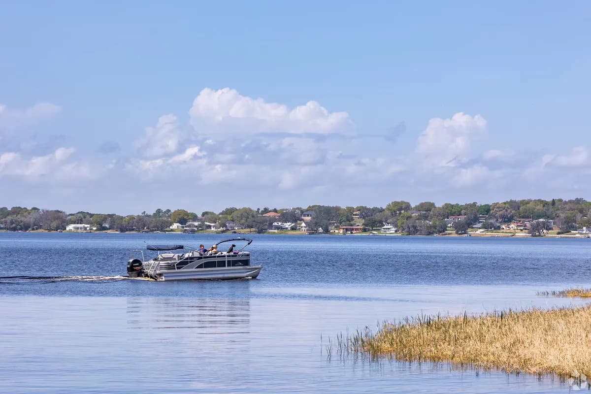 Boating on Lake Minneola in Minneola, Florida